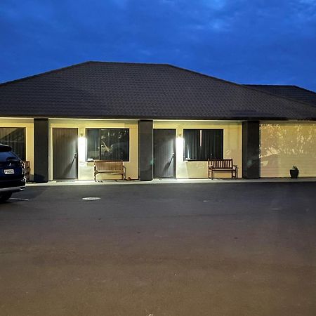 פלמרסטון נורת' Kauri Court Motel מראה חיצוני תמונה